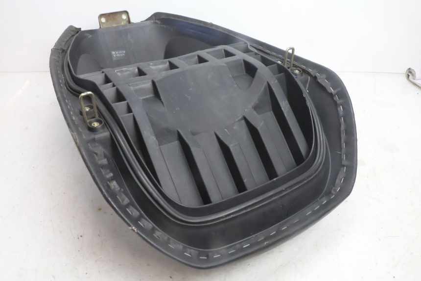 photo de SELLE AVANT DAELIM S2 125 (2006 - 2007) - Points de fixation