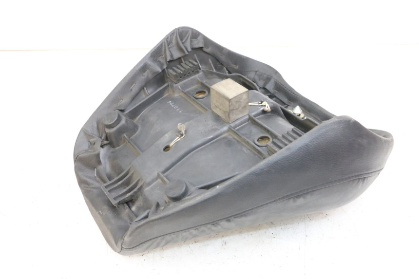 photo de SELLE AVANT SUZUKI GZ MARAUDER 125 (1998 - 2004)