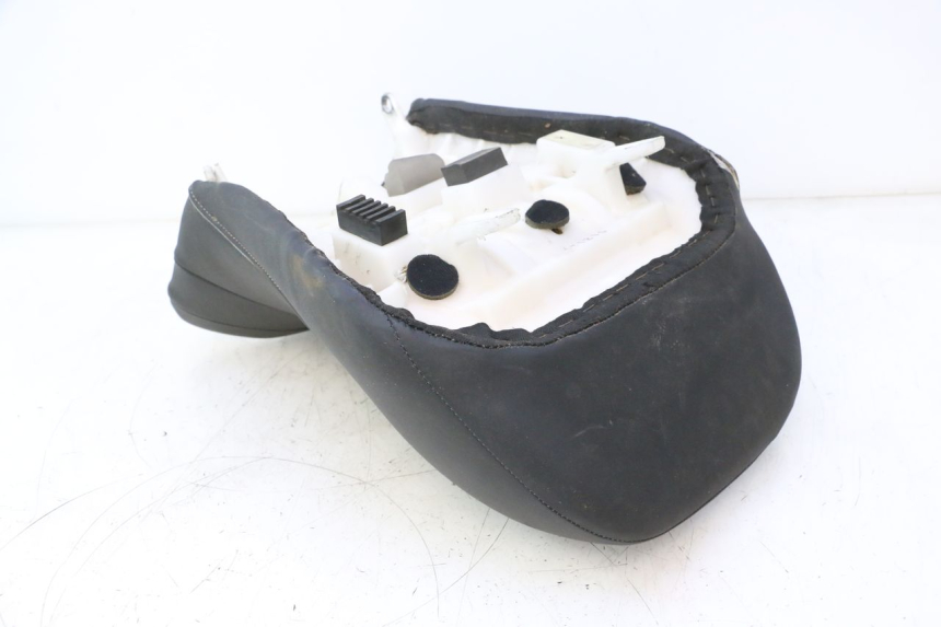 photo de SELLE AVANT SUZUKI SV S 650 (2003 - 2009) - Détail de la pièce