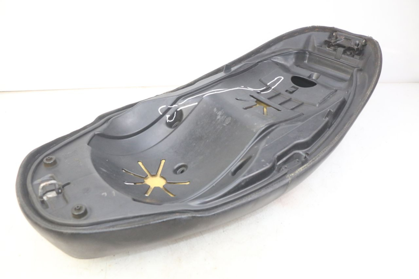 photo de SELLE PIAGGIO BEVERLY 125 (2010 - 2015) - Vue rapprochée