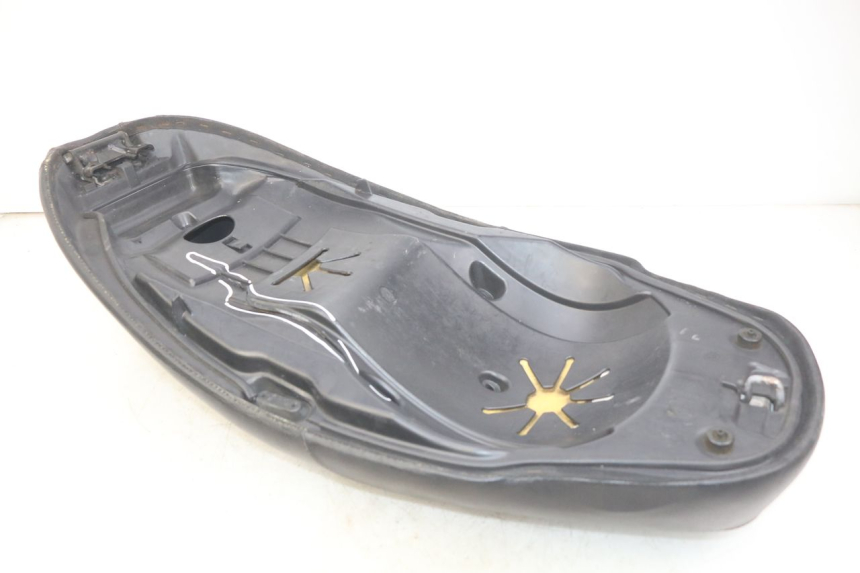 photo de SELLE PIAGGIO BEVERLY 125 (2010 - 2015) - Photo complémentaire