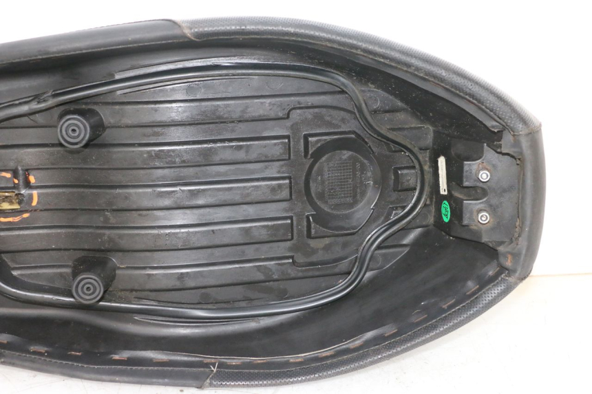 photo de SELLE MBK BOOSTER SPIRIT NAKED 50 (2004 - 2017) - Détails caractéristiques