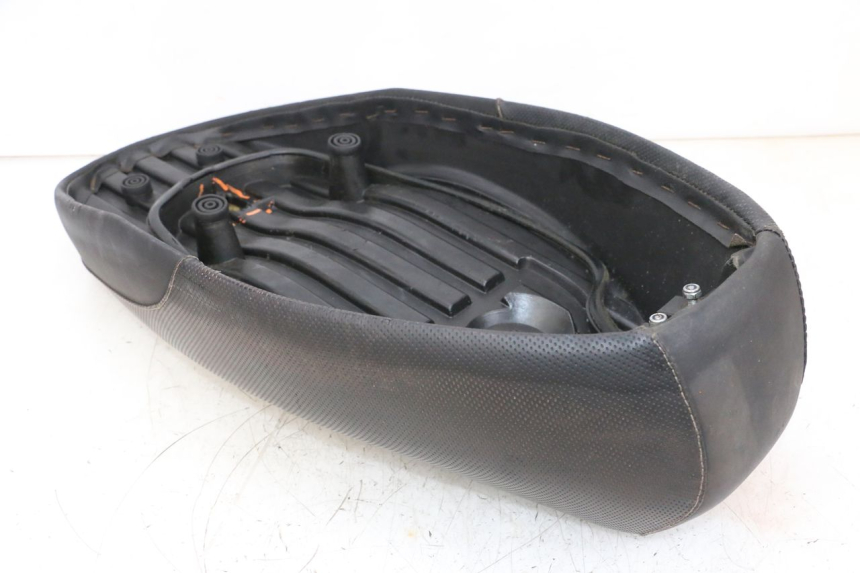 photo de SELLE MBK BOOSTER SPIRIT NAKED 50 (2004 - 2017) - Gros plan technique