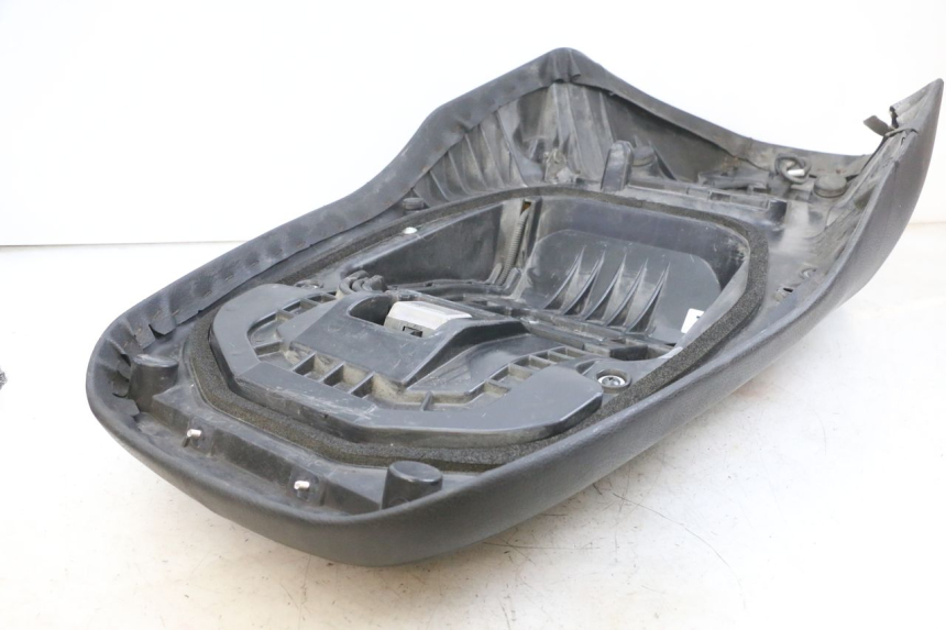 photo de SELLE SUZUKI BURGMAN EXECUTIVE ABS 650 (2006 - 2012) - Angle alternatif