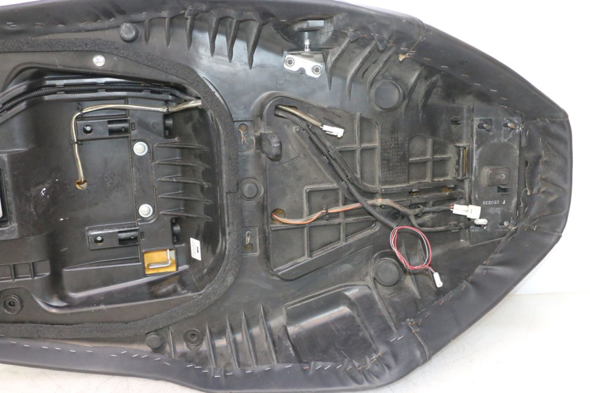 photo de SELLE SUZUKI BURGMAN EXECUTIVE ABS 650 (2006 - 2012) - Autre angle de vue