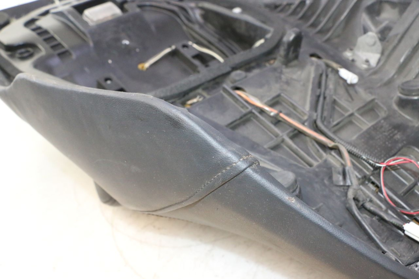 photo de SELLE SUZUKI BURGMAN EXECUTIVE ABS 650 (2006 - 2012) - Points de fixation
