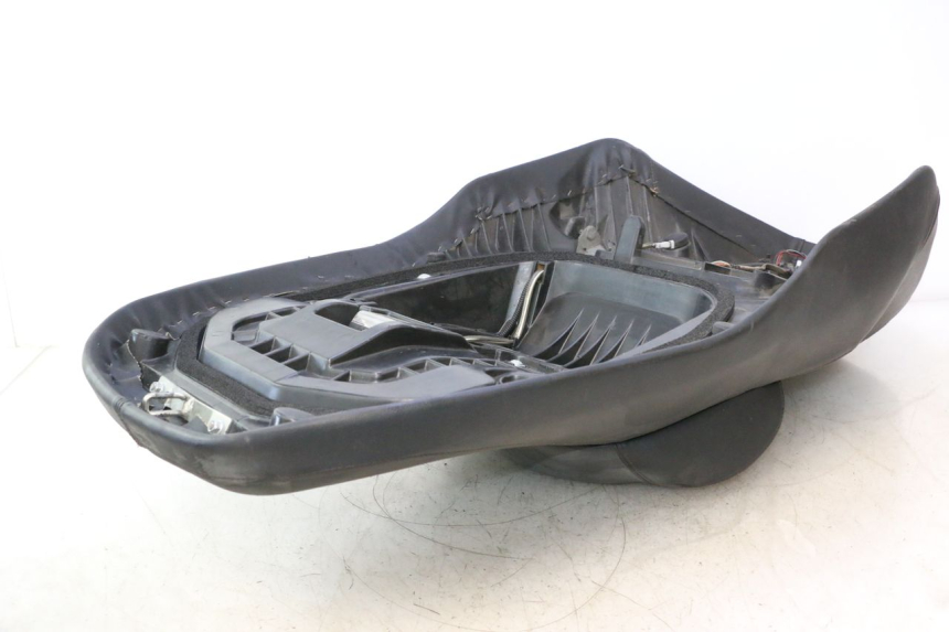 photo de SELLE SUZUKI BURGMAN EXECUTIVE ABS 650 (2006 - 2012) - Marquages et références