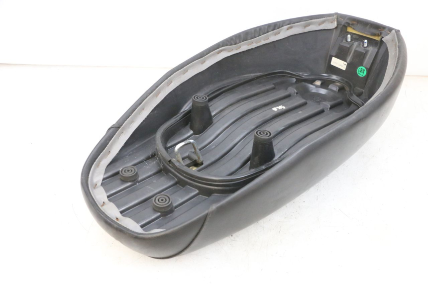 photo de SELLE YAMAHA BW'S EASY 50 (2013 - 2016) - Points de fixation