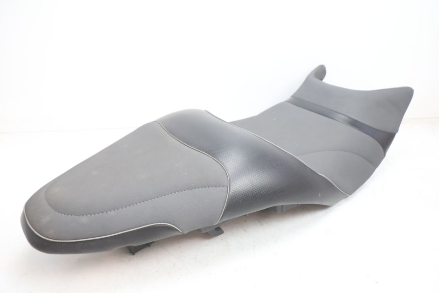 photo de SELLE HONDA CB F HORNET 600 (2005 - 2006) - Marquages et références