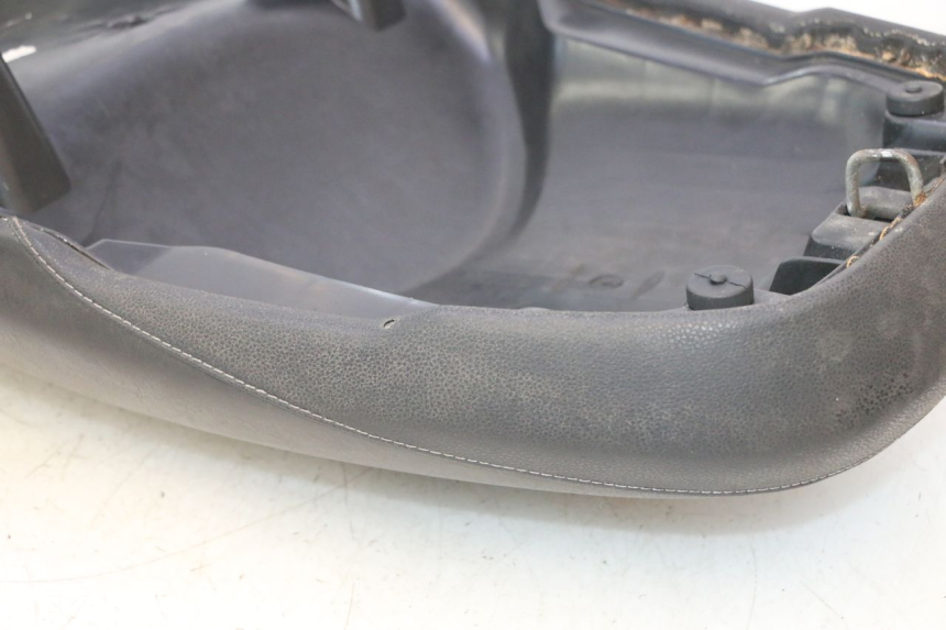 photo de SELLE PEUGEOT CITYSTAR 125 (2011 - 2017) - État de surface