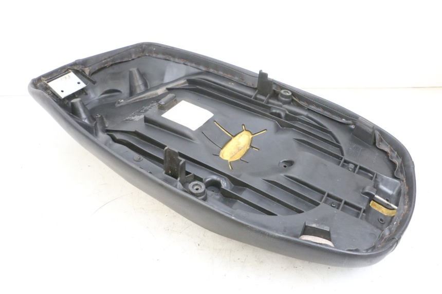 photo de SELLE PEUGEOT ELYSEO 125 (1999 - 2004) - Détail de la pièce