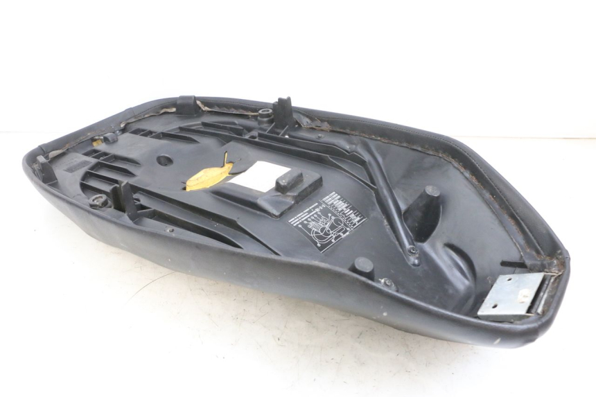 photo de SELLE PEUGEOT ELYSEO 125 (1999 - 2004) - Autre angle de vue