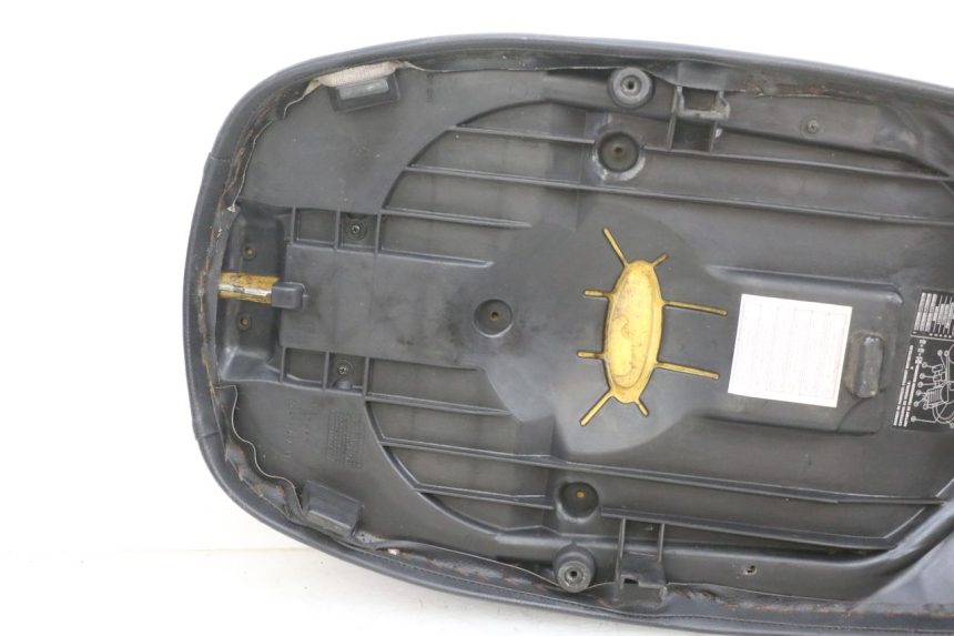 photo de SELLE PEUGEOT ELYSEO 125 (1999 - 2004) - État de surface