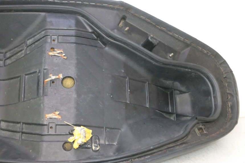photo de SELLE HONDA FES PANTHEON 2T 125 (1998 - 2002) - Vue d’ensemble