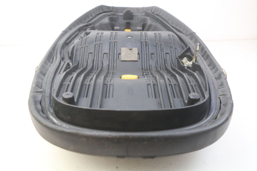 photo de SELLE HONDA FES PANTHEON 125 (2003 - 2007) - Zoom composants