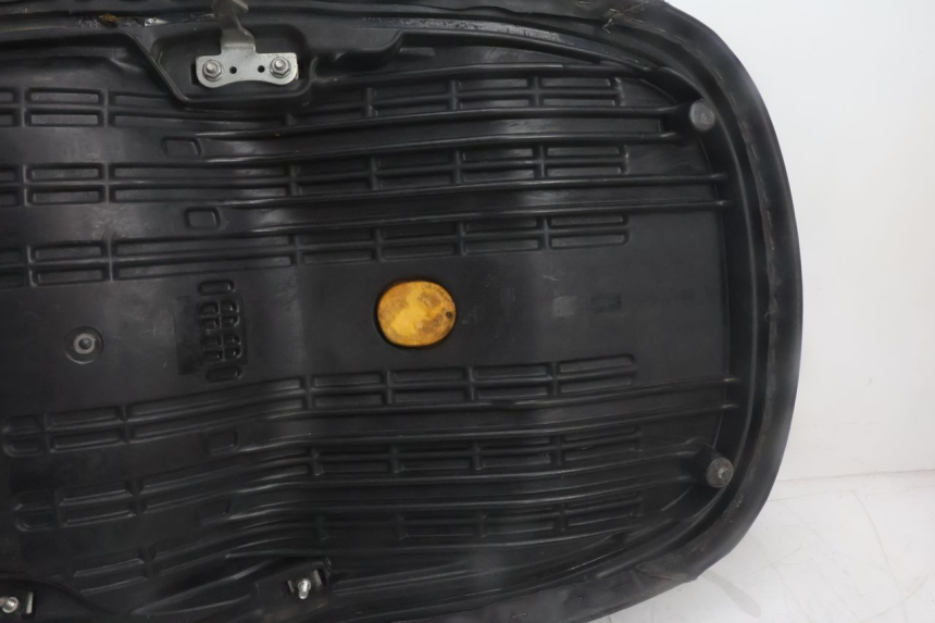 photo de SELLE HONDA FES PANTHEON 125 (2003 - 2007) - Gros plan technique