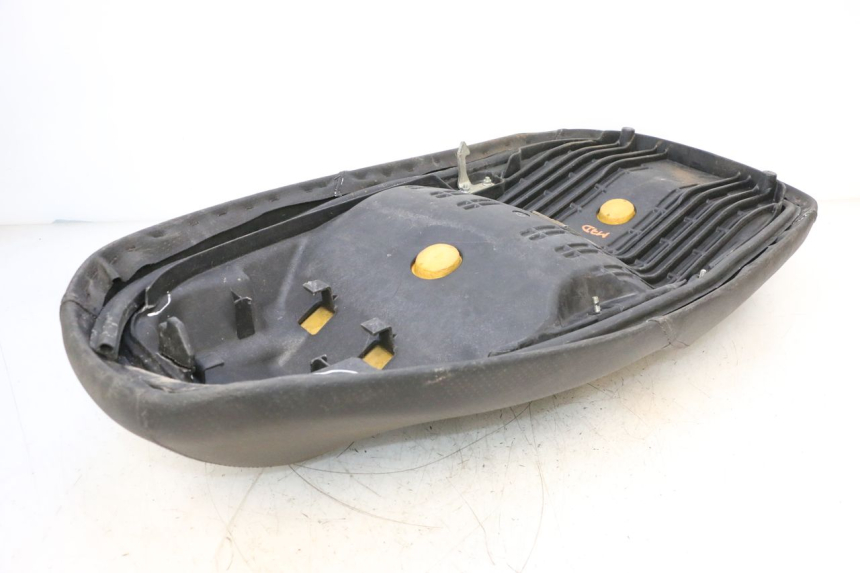 photo de SELLE HONDA FES S-WING SWING ABS 125 (2007 - 2015) - Zoom composants