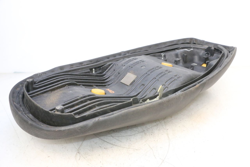 photo de SELLE HONDA FES S-WING SWING ABS 125 (2007 - 2015) - Photo complémentaire