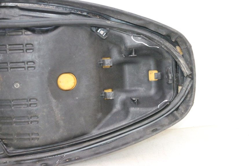 photo de SELLE HONDA FES S-WING SWING ABS 125 (2007 - 2015) - Aperçu profil