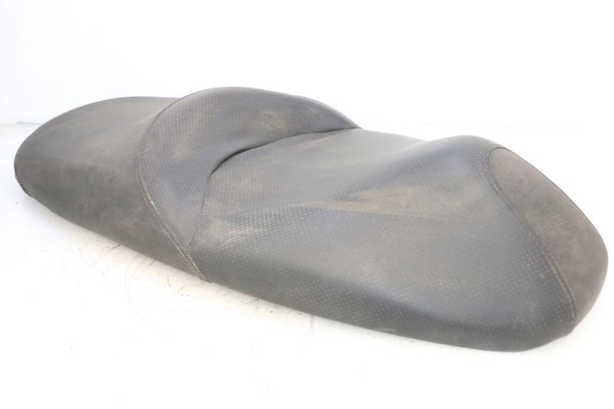 photo de SELLE HONDA FES S-WING SWING ABS 125 (2007 - 2015) - Gros plan technique