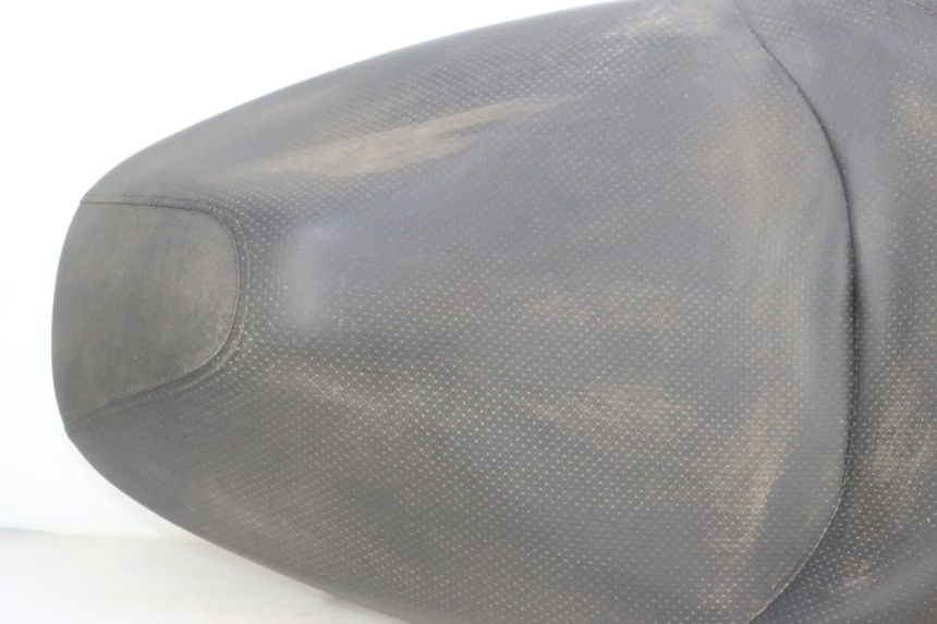 photo de SELLE HONDA FES S-WING SWING ABS 125 (2007 - 2015) - Marquages et références