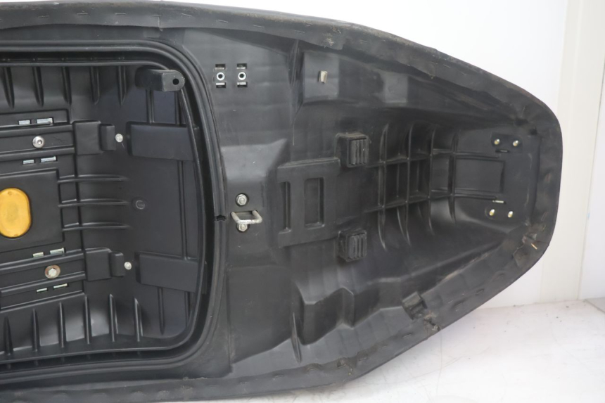 photo de SELLE HONDA FJS SILVER WING SILVERWING 400 (2005 - 2008) - Angle alternatif