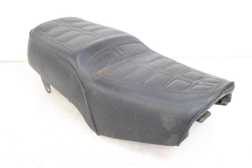 photo de SELLE SUZUKI GN 125 (1997 - 2000)