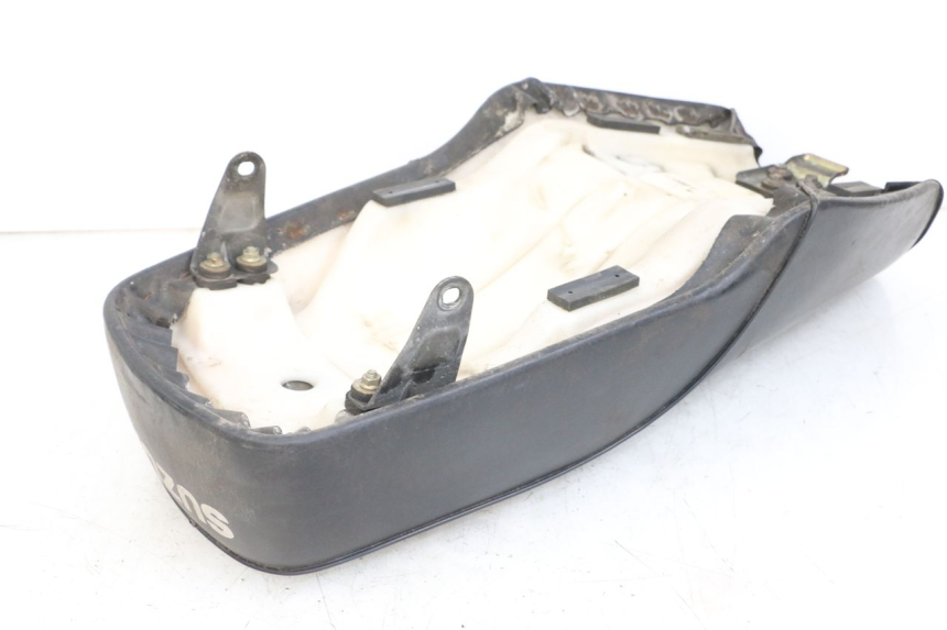photo de SELLE SUZUKI GN 125 (1997 - 2000)