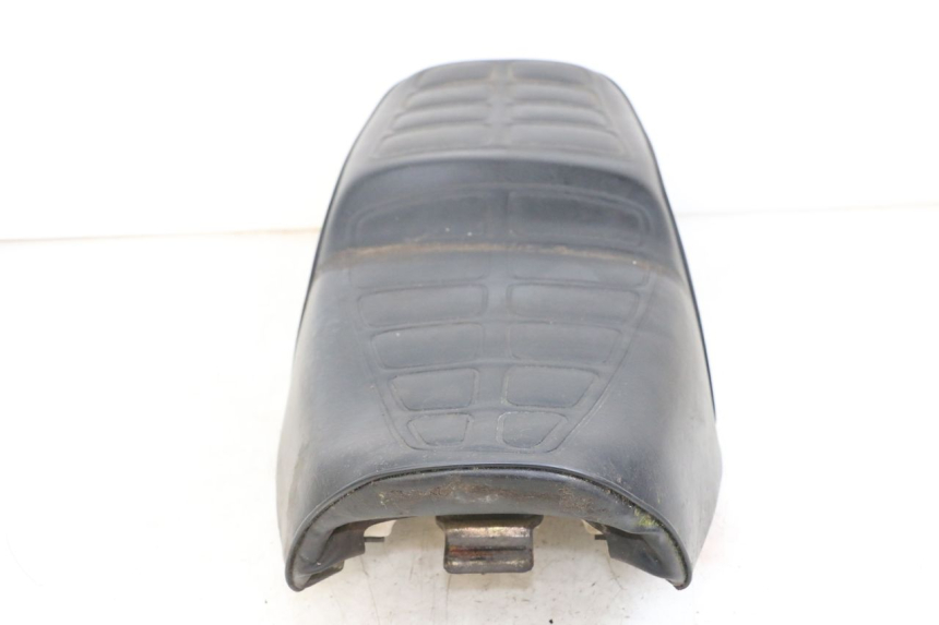 photo de SELLE SUZUKI GN 125 (1997 - 2000)