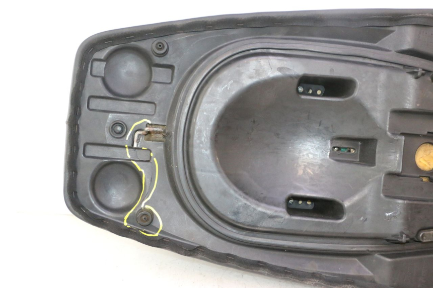 photo de SELLE GILERA GP 800 (2007 - 2013) - Points de fixation