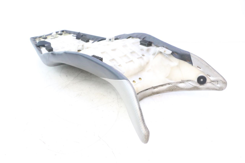 photo de SELLE SUZUKI GSR 600 (2005 - 2012) - Points de fixation