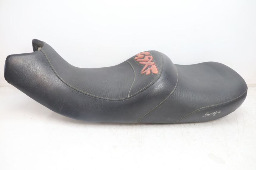 photo de SELLE SUZUKI GSX F GSXF 750 (1988 - 1998) - Gros plan technique