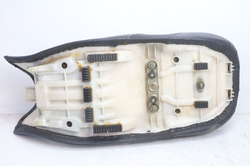 photo de SELLE SUZUKI GSX F GSXF 750 (1988 - 1998) - Points de fixation