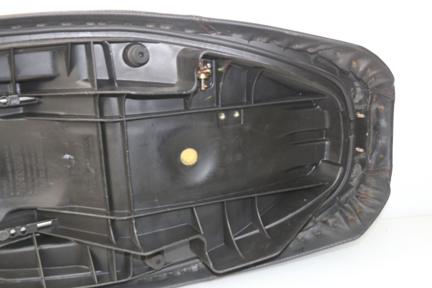 photo de SELLE SYM GTS EVO 125 (2009 - 2013) - Marquages et références