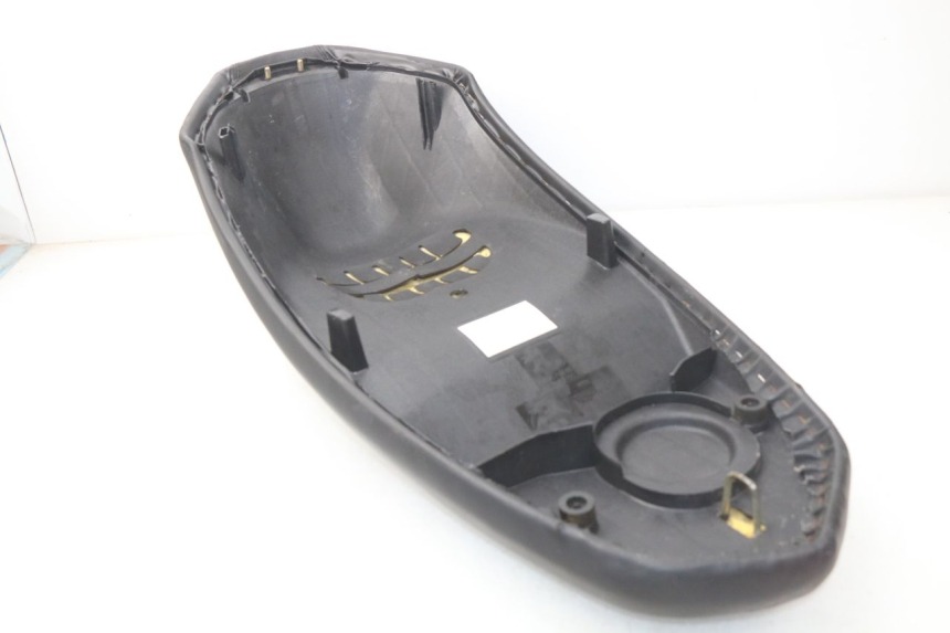 photo de SELLE PEUGEOT KISBEE 2T 50 (2010 - 2017)