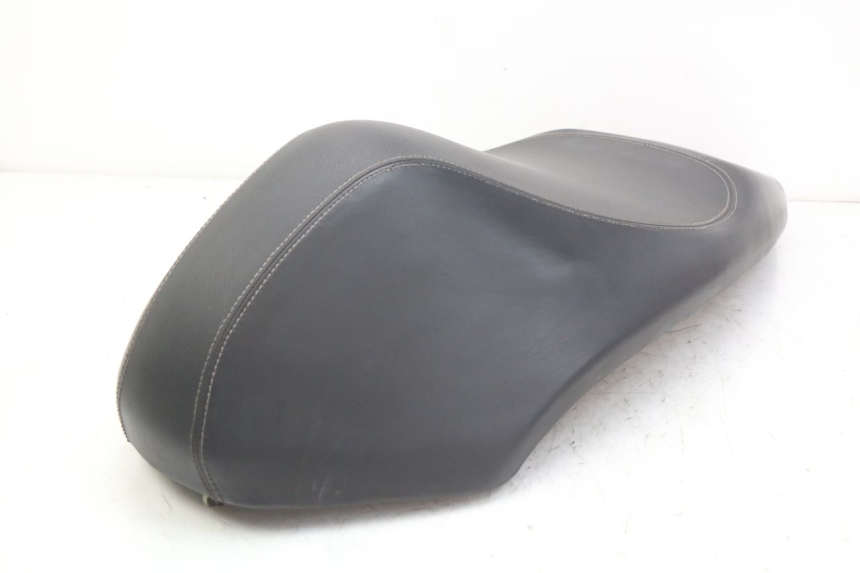 photo de SELLE PEUGEOT KISBEE 2T 50 (2010 - 2017)