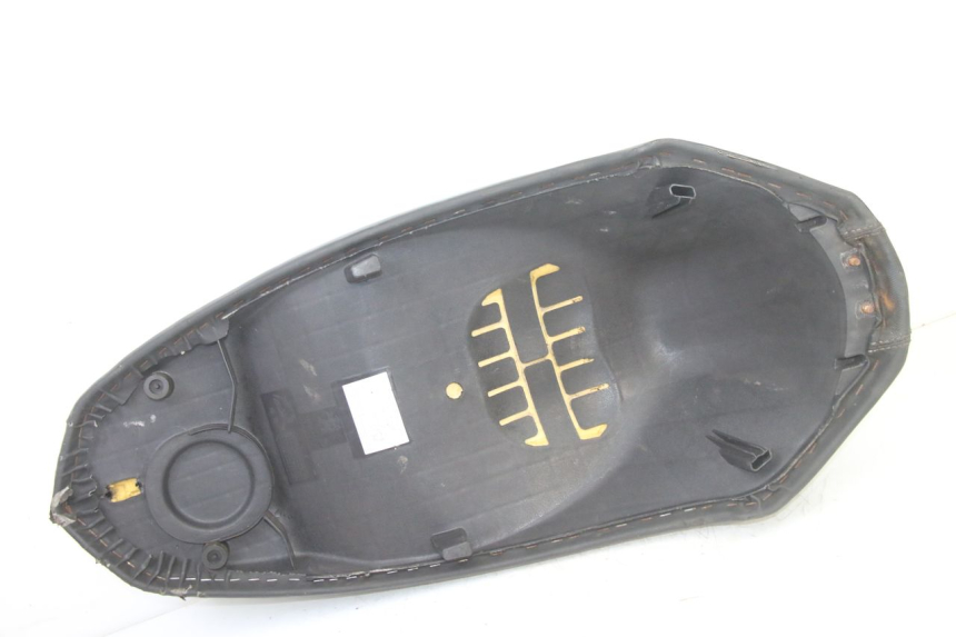 photo de SELLE PEUGEOT KISBEE 2T 50 (2010 - 2017)