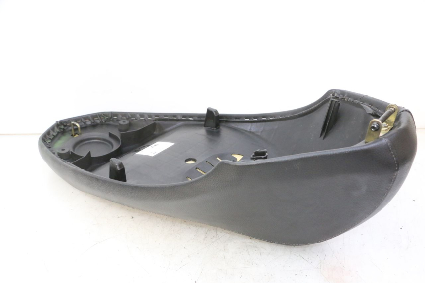 photo de SELLE PEUGEOT KISBEE 2T 50 (2010 - 2017)