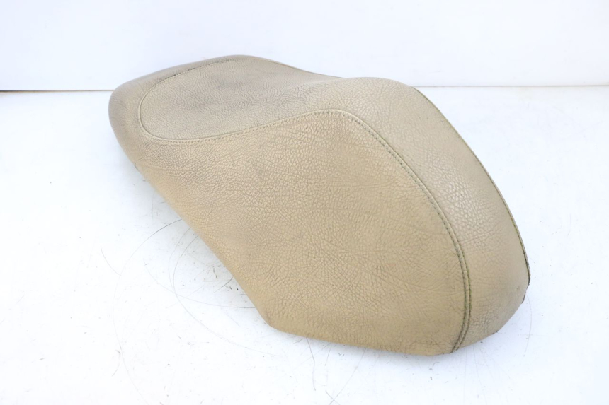 photo de SELLE PEUGEOT KISBEE 2T 50 (2010 - 2017) - Vue rapprochée