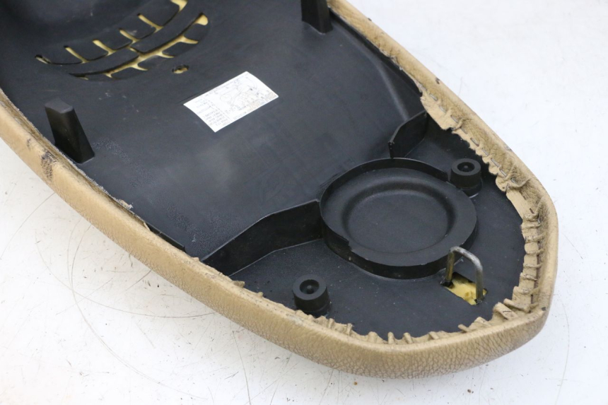 photo de SELLE PEUGEOT KISBEE 2T 50 (2010 - 2017) - Zoom état d’usage