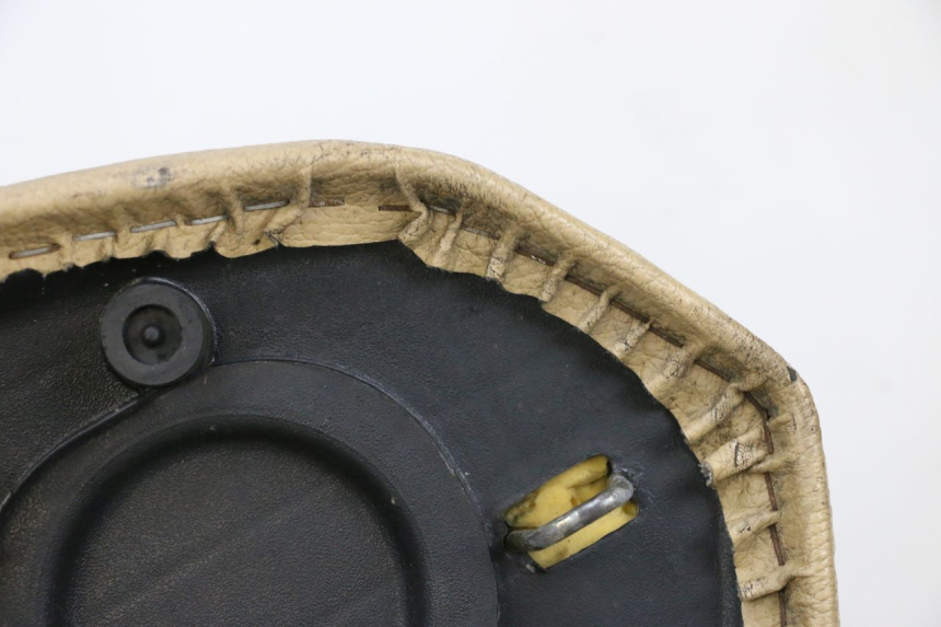 photo de SELLE PEUGEOT KISBEE 2T 50 (2010 - 2017) - Autre angle de vue