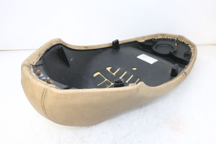 photo de SELLE PEUGEOT KISBEE 2T 50 (2010 - 2017) - Points de fixation