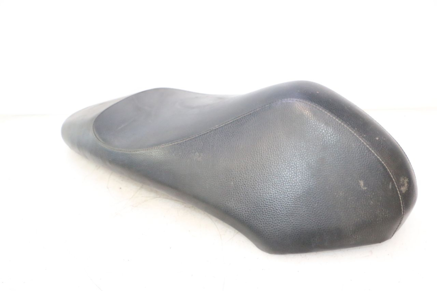 photo de SELLE PEUGEOT KISBEE 2T 50 (2010 - 2017) - Détail de la pièce