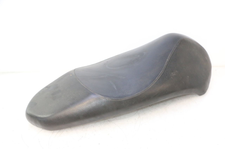 photo de SELLE PEUGEOT KISBEE 2T 50 (2010 - 2017) - Zoom composants