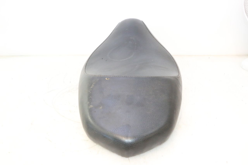 photo de SELLE PEUGEOT KISBEE 2T 50 (2010 - 2017) - Vue rapprochée