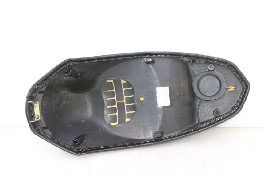 photo de SELLE PEUGEOT KISBEE 2T 50 (2010 - 2017) - Autre angle de vue