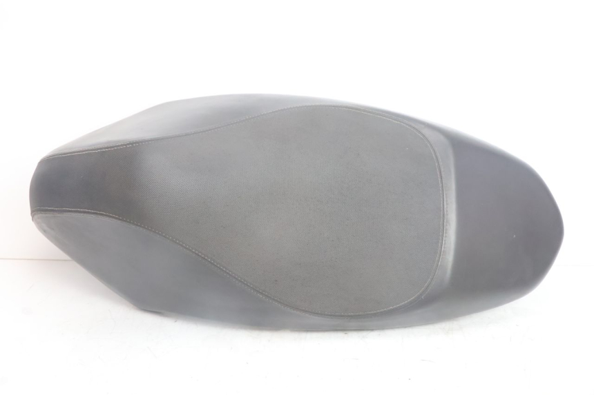 photo de SELLE PEUGEOT KISBEE 2T 50 (2010 - 2017) - Détail de la pièce