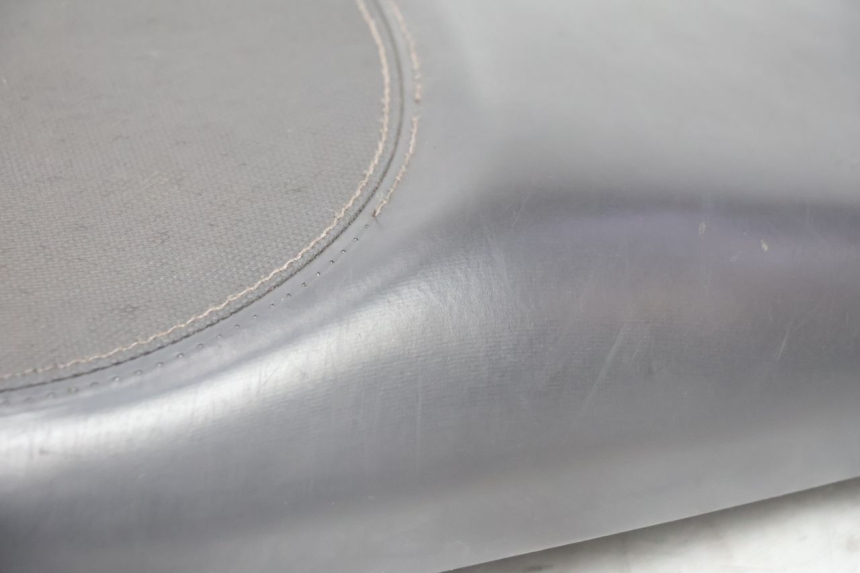 photo de SELLE PEUGEOT KISBEE 2T 50 (2010 - 2017) - Marquages et références