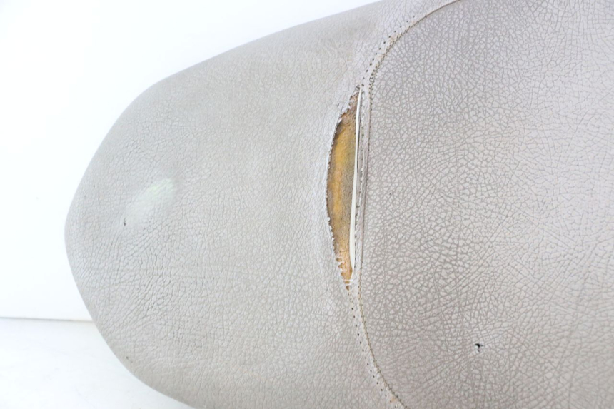 photo de SELLE PEUGEOT KISBEE 2T 50 (2010 - 2017) - Zoom composants