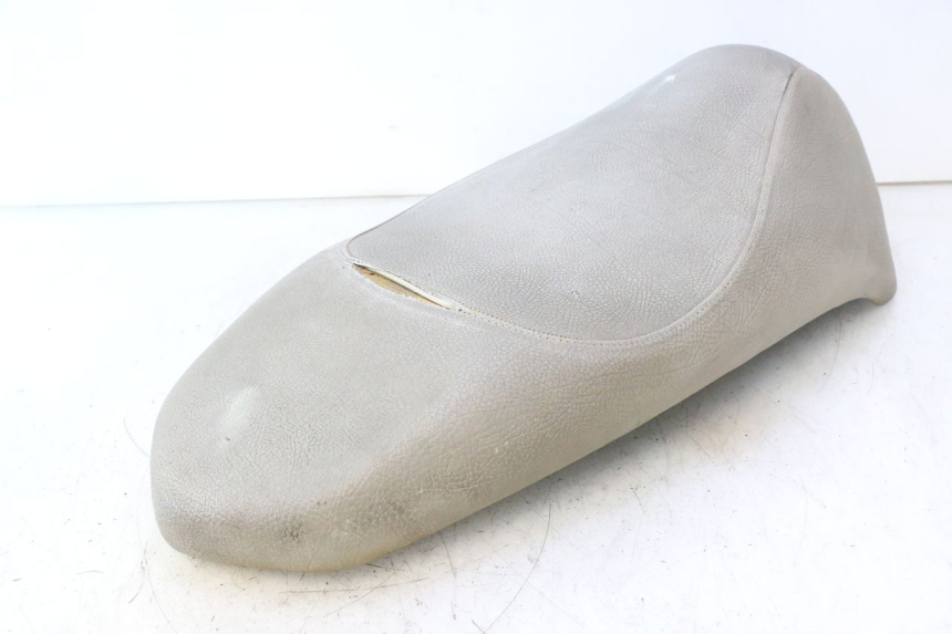 photo de SELLE PEUGEOT KISBEE 2T 50 (2010 - 2017) - Photo complémentaire
